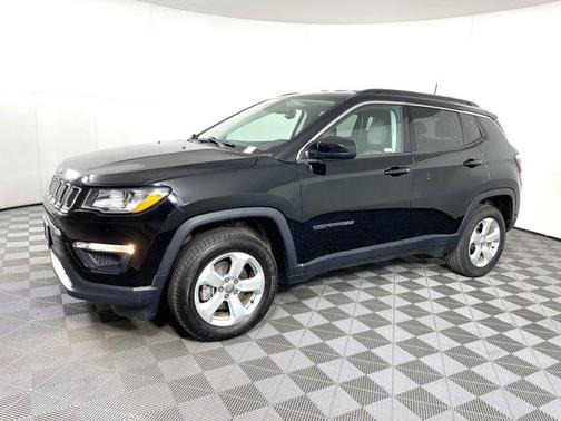 Photo 5 of 33 of 2020 Jeep Compass Latitude