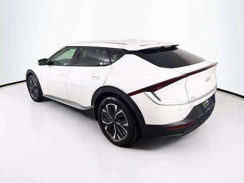 Snow White Pearl 2024 Kia EV6 Light
