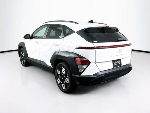 Atlas White 2025 Hyundai KONA SEL