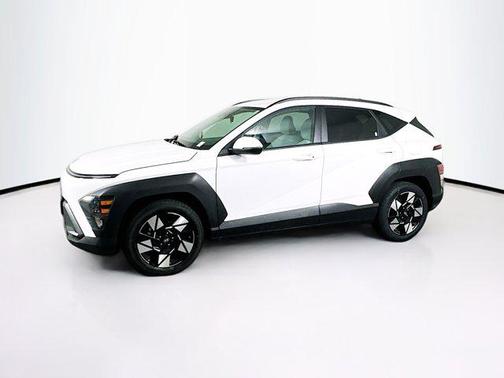 Atlas White 2025 Hyundai KONA SEL