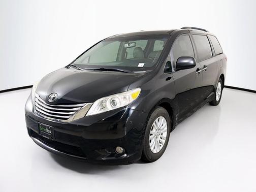 Midnight Black Metallic 2017 Toyota Sienna XLE