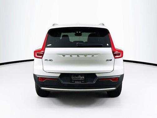 2025 Volvo XC40 B5 Plus Bright Theme