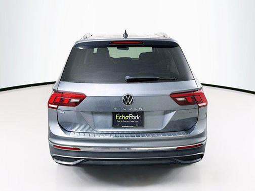 Deep Black Pearl 2023 Volkswagen Tiguan 2.0T SE