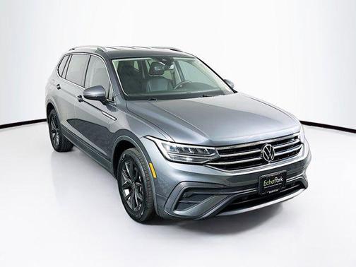 Deep Black Pearl 2023 Volkswagen Tiguan 2.0T SE