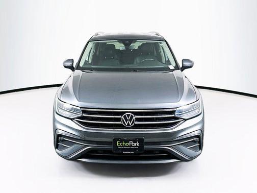 Deep Black Pearl 2023 Volkswagen Tiguan 2.0T SE