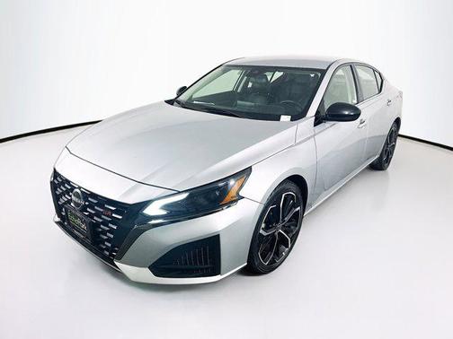 2023 Nissan Altima SR FWD