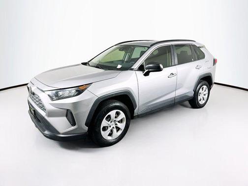 Silver Sky Metallic 2019 Toyota RAV4 LE