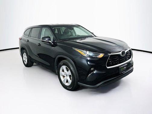 Midnight Black Metallic 2025 Toyota Highlander LE