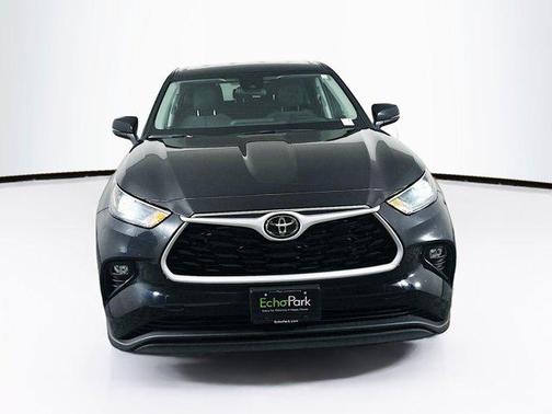 Midnight Black Metallic 2025 Toyota Highlander LE