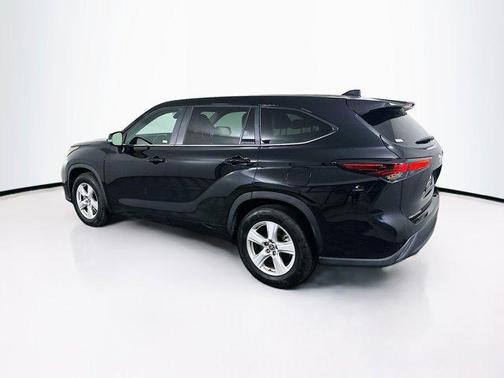 Midnight Black Metallic 2025 Toyota Highlander LE