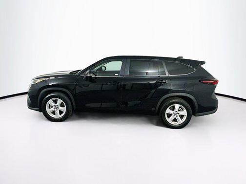 Midnight Black Metallic 2025 Toyota Highlander LE