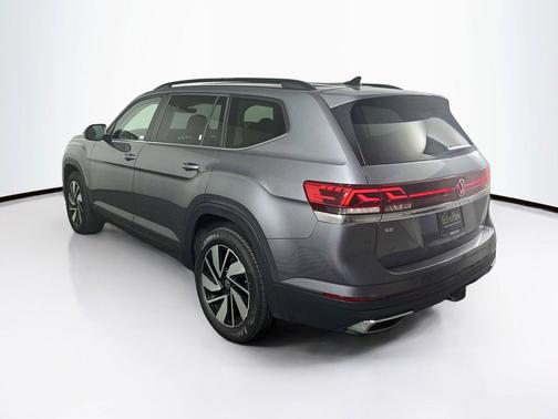 Platinum Gray Metallic 2025 Volkswagen Atlas 2.0T SE w/Technology