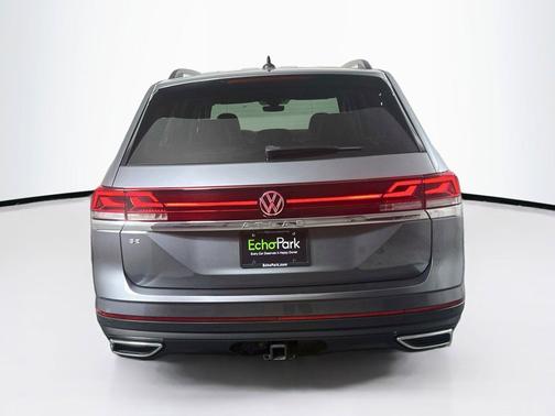 Platinum Gray Metallic 2025 Volkswagen Atlas 2.0T SE w/Technology