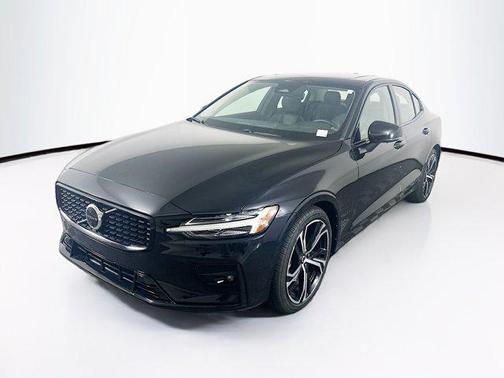 2024 Volvo S60 B5 Plus Dark Theme