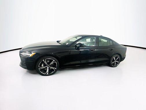 2024 Volvo S60 B5 Plus Dark Theme