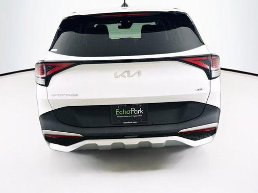 Glacial White Pearl 2025 Kia Sportage LX