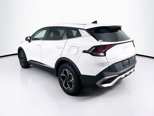 Glacial White Pearl 2025 Kia Sportage LX