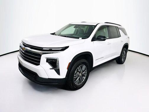 Summit White 2025 Chevrolet Traverse LT