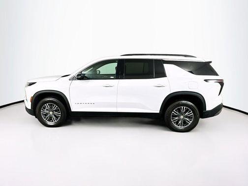 Summit White 2025 Chevrolet Traverse LT