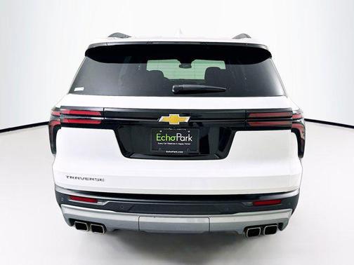 Summit White 2025 Chevrolet Traverse LT