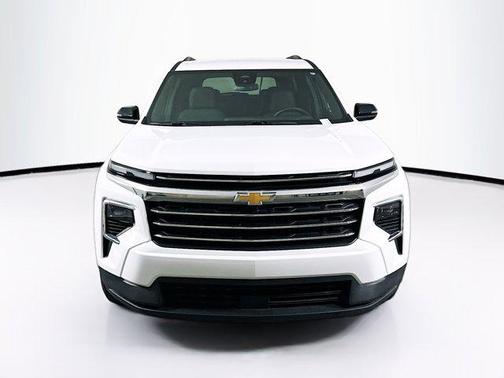 Summit White 2025 Chevrolet Traverse LT