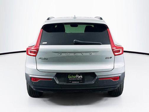 2024 Volvo XC40 B5 Core Bright Theme