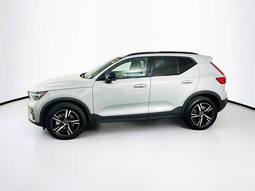 2024 Volvo XC40 B5 Core Bright Theme