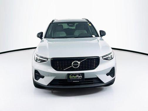 2024 Volvo XC40 B5 Core Bright Theme