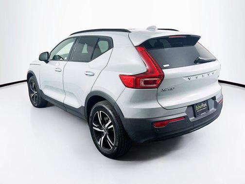 2024 Volvo XC40 B5 Core Bright Theme
