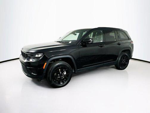 Diamond Black Crystal Pearlcoat 2025 Jeep Grand Cherokee Altitude