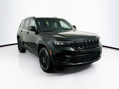 Diamond Black Crystal Pearlcoat 2025 Jeep Grand Cherokee Altitude