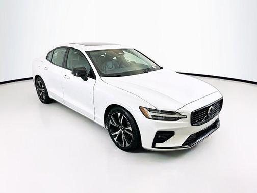 2024 Volvo S60 B5 Core Dark Theme