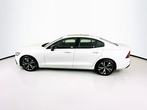 2024 Volvo S60 B5 Core Dark Theme
