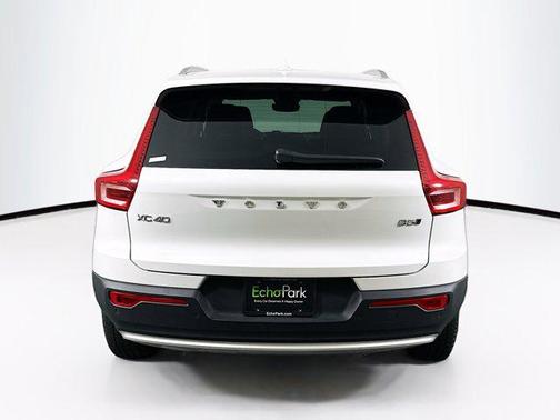 2025 Volvo XC40 B5 Plus Bright Theme