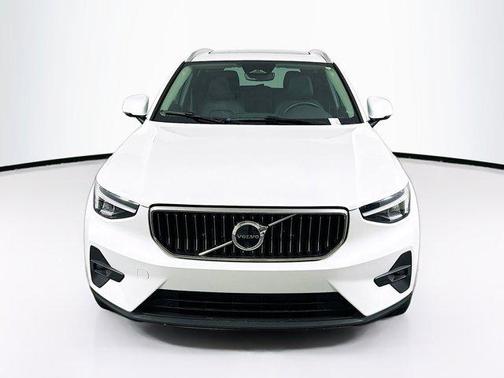 2025 Volvo XC40 B5 Plus Bright Theme