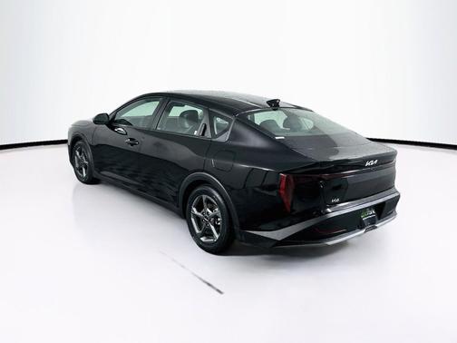 Aurora Black Pearl 2025 Kia K4 LXS