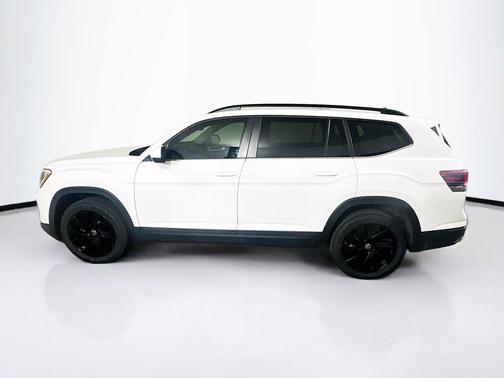 Pure White 2024 Volkswagen Atlas 2.0T SE w/Technology