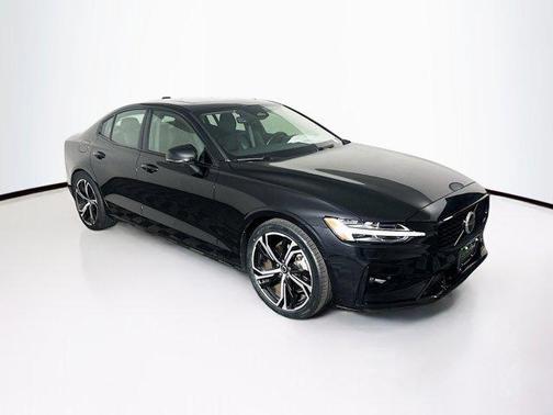 2024 Volvo S60 B5 Plus Dark Theme