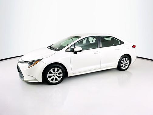 Blizzard Pearl 2021 Toyota Corolla LE