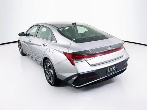 Fluid Metal 2025 Hyundai ELANTRA SEL