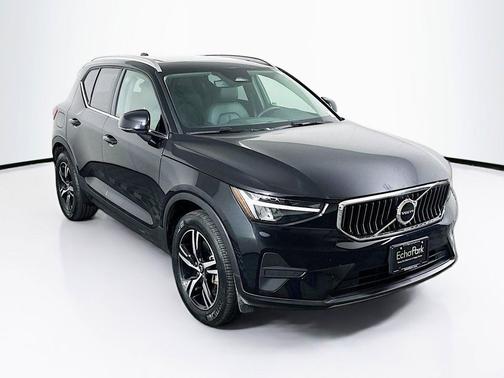 Onyx Black Metallic 2025 Volvo XC40 Core Bright Theme
