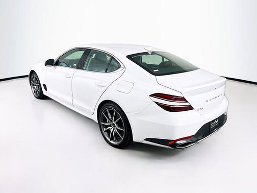 Uyuni White 2025 Genesis G70 2.5T RWD