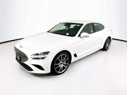 Uyuni White 2025 Genesis G70 2.5T RWD