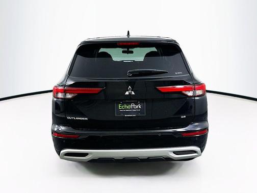 Labrador Black Pearl 2024 Mitsubishi Outlander SE S-AWC