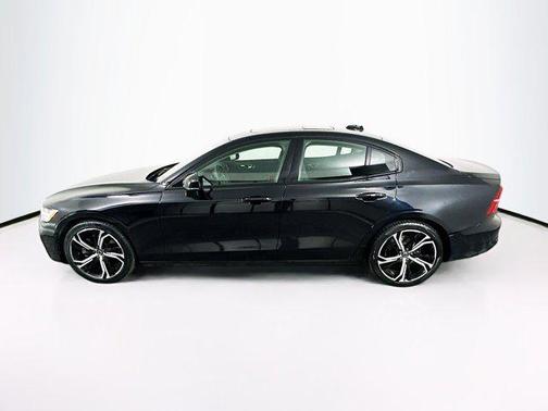 2024 Volvo S60 B5 Plus Dark Theme