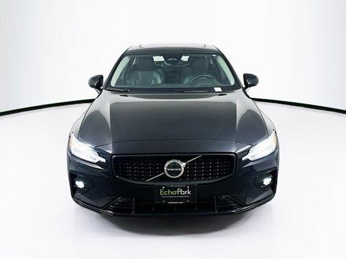 2024 Volvo S60 B5 Plus Dark Theme