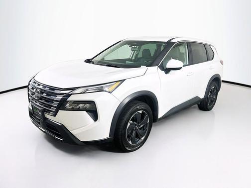 Everest White Pearl 2025 Nissan Rogue SV