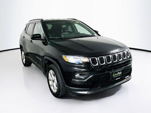 Diamond Black Crystal Pearlcoat 2025 Jeep Compass Latitude