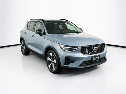 Thunder Grey Metallic 2023 Volvo XC40 B4 Ultimate Dark Theme