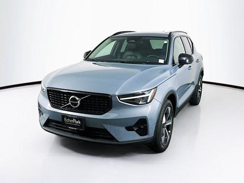 Thunder Grey Metallic 2023 Volvo XC40 B4 Ultimate Dark Theme